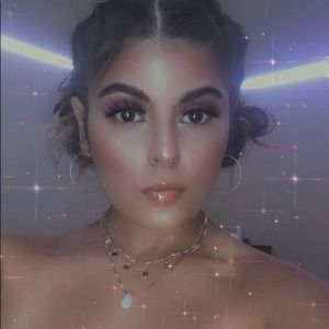 Meet your Posher, Ariana